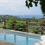 Vakantiehuis Dendrilia & By Rodostamo Collection *